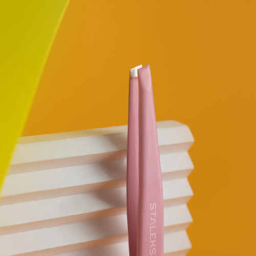 Pinza Para Cejas B&C 11 Tipo 3 Pink